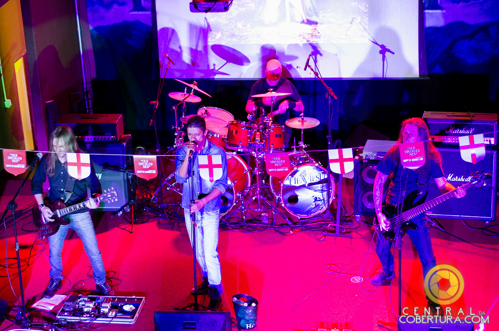 Noite de Metal no Gillan's Inn English Rock Bar com Rexor
