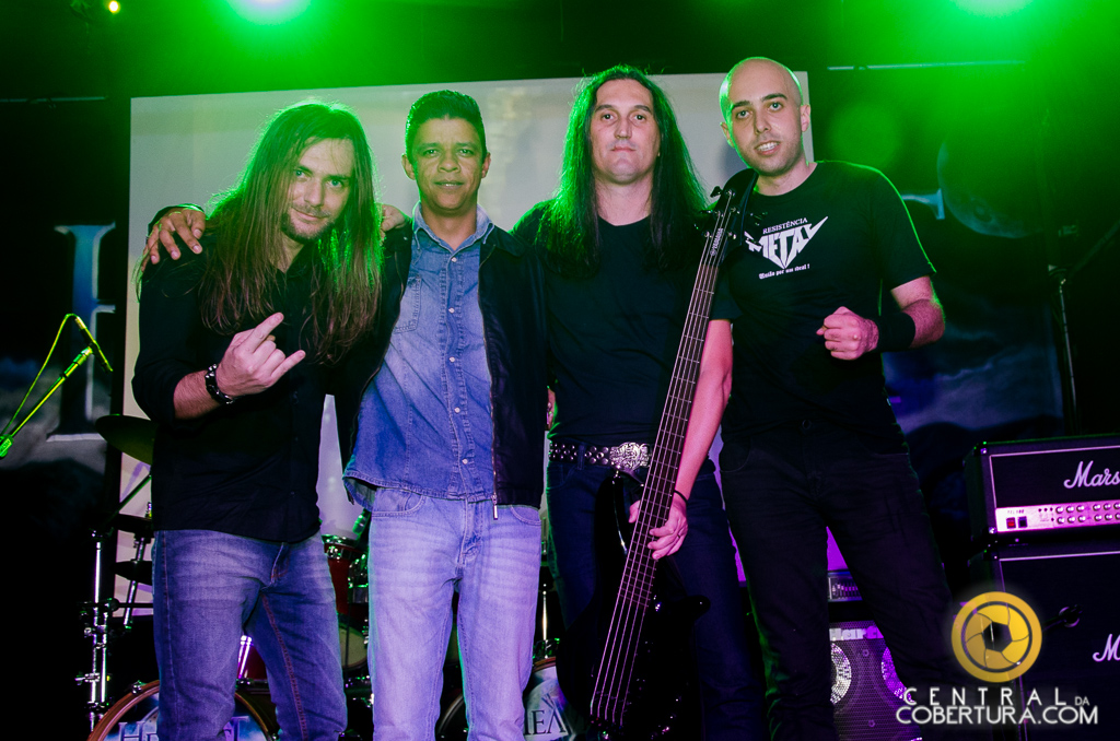 Noite de Metal no Gillan's Inn English Rock Bar com Rexor